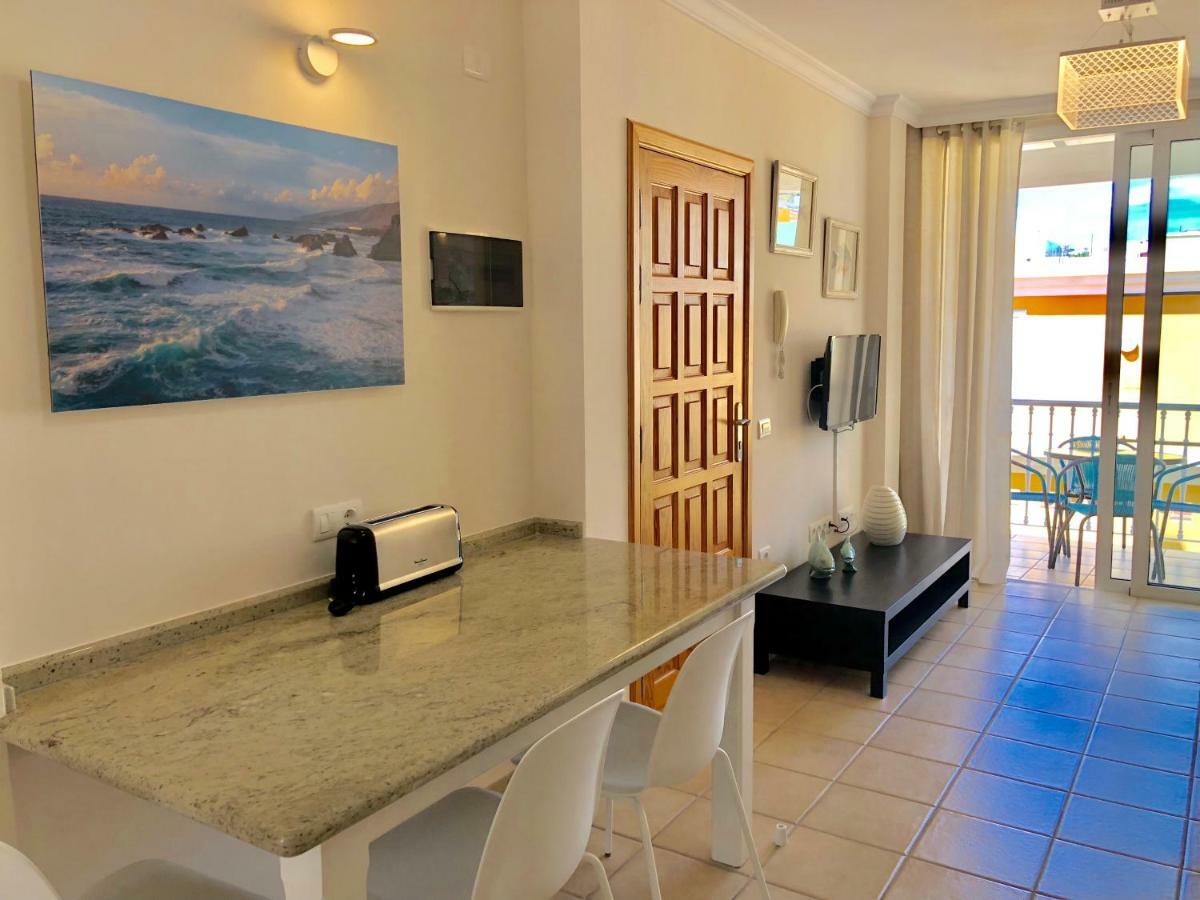 Apartamentos El Faro بْوُرتو ناوُس المظهر الخارجي الصورة